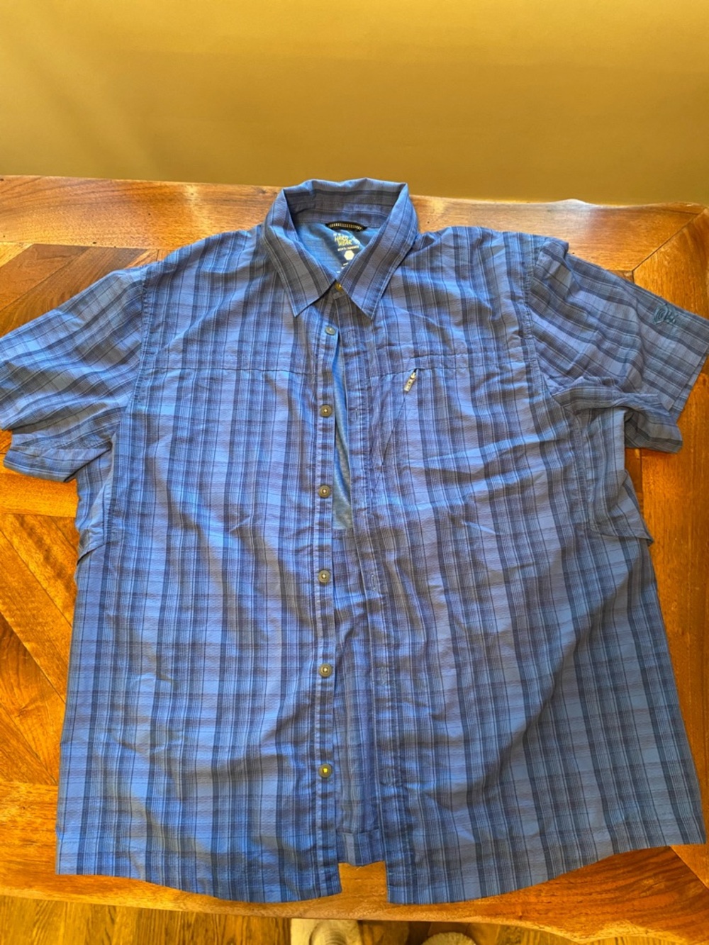 Mountain Hardwear Men's Blue Plaid Short-Sleeve Button-Down Shirt Size L Hiking